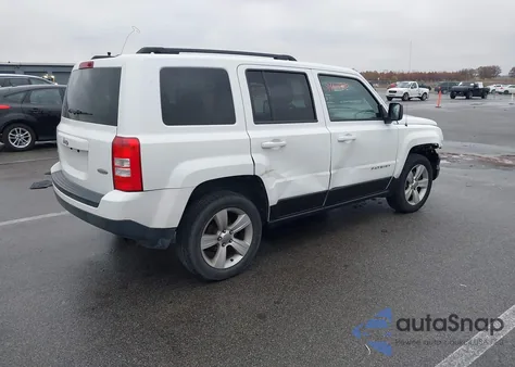 2013 Jeep Patriot Latitude z USA, uszkodzony, nr VIN 1C4NJRFB2DD177549